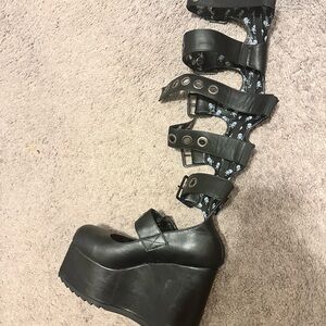 Stylish Black Platform Gladiator Sandals